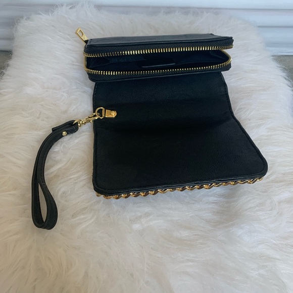 Bebe Cluth Wristlet . - Picture 4 of 4